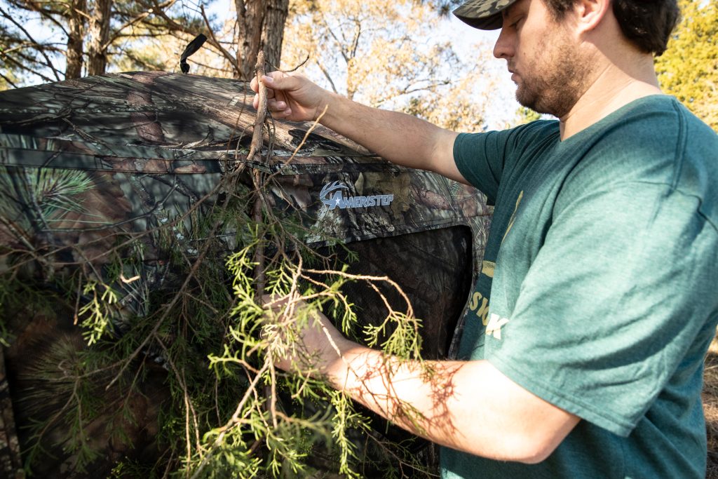 preparing-hunting-blind