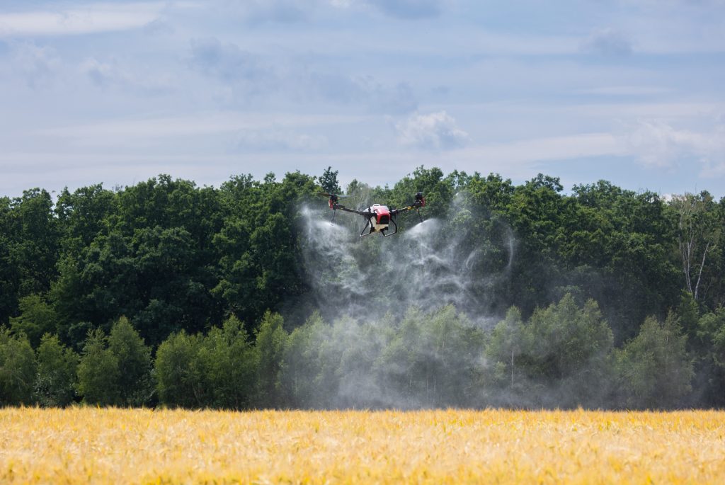 Spraying-a-field-with-a-drone